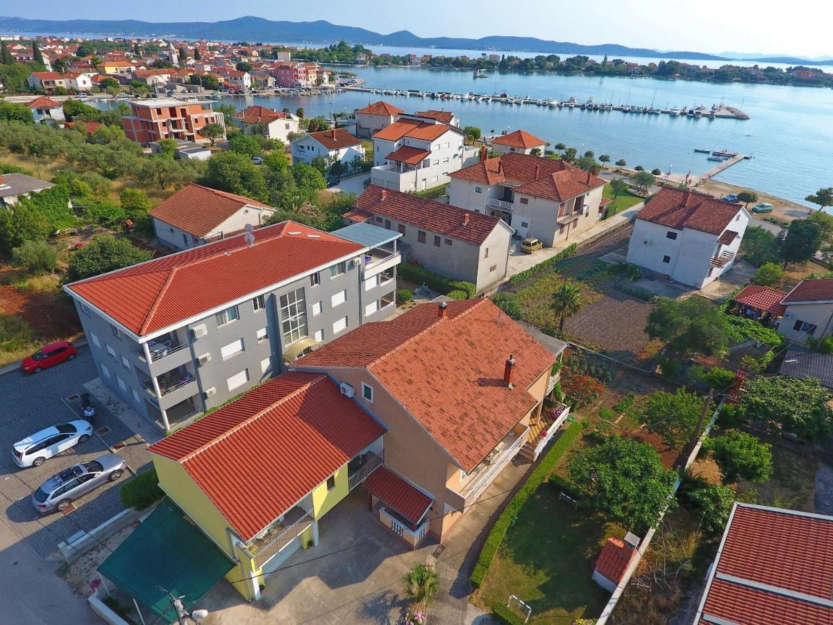 Apartmani Dane ซูโกชัน ภายนอก รูปภาพ
